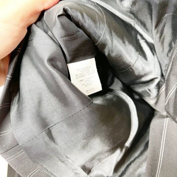 BCBG MAXAZRIA Pinstripe Blazer – Cropped Fit, Business Chic Medium - Picture 6 of 8